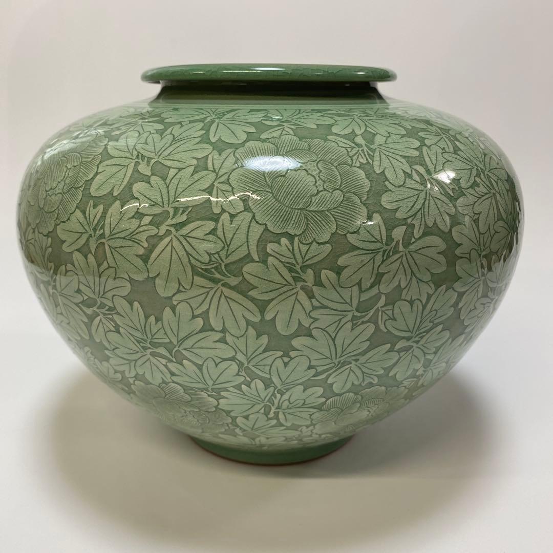 韓国 高麗 青磁 壺 搔き落とし 牡丹 1点 韓国 東谷窯 金正黙