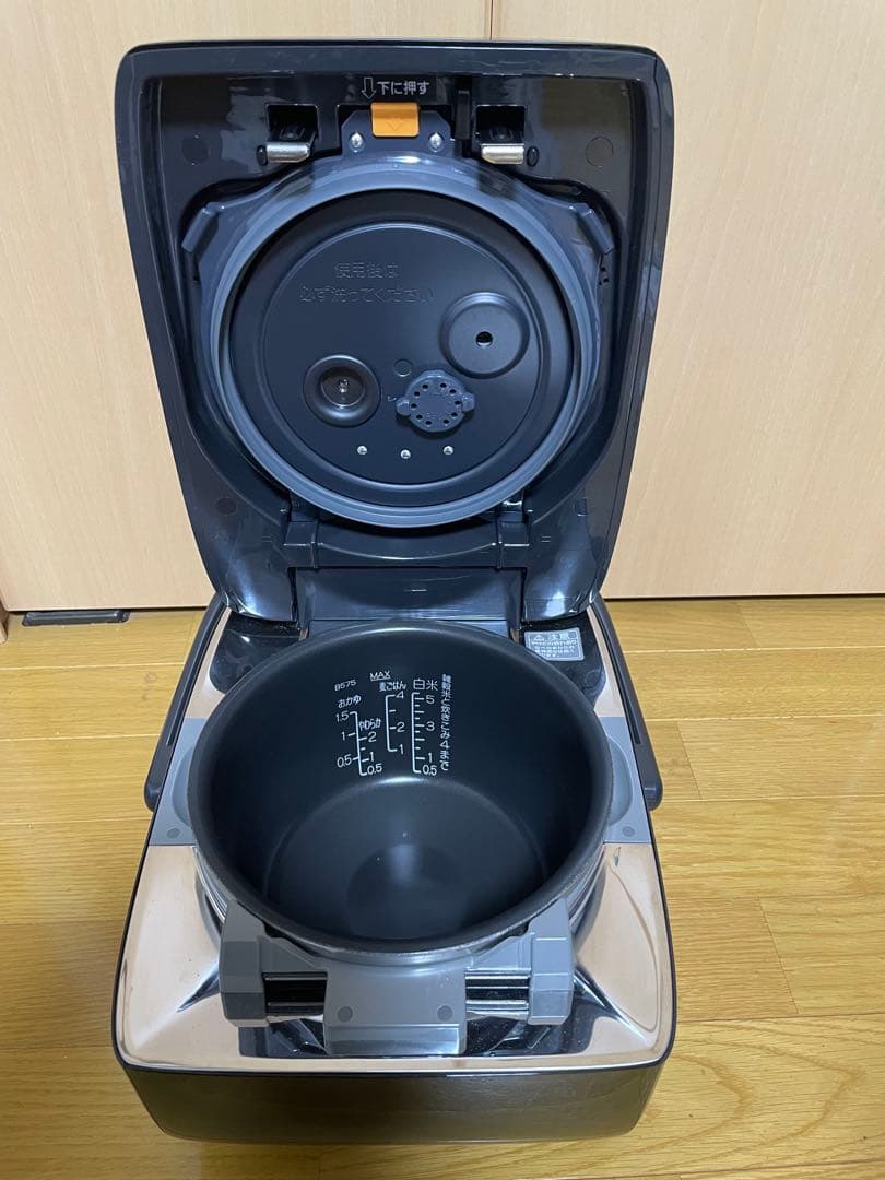 【美品】象印 炊飯器 5.5合 炎舞炊き NW-LB10