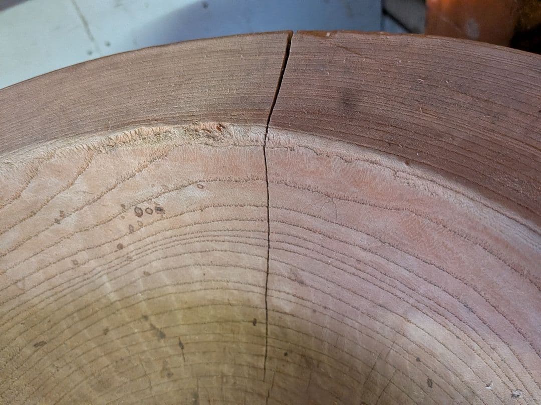 木製 円筒形 臼 亀裂あり　アンティーク　何かに