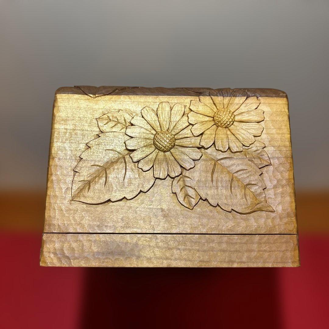 ②木彫り　BOXティッシュケース横　マーガレット