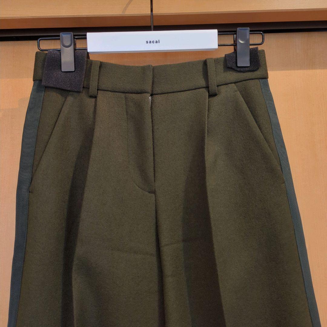 【ハンガー付き】sacai カーキ サイドボタンスリット入り ワイドパンツ