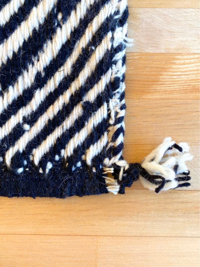 モロッコ直輸入 手織りラグ モノトーン 幾何学柄 一点物　※傷あり