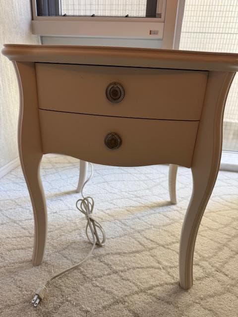 【美品】カンティーニュ　ナイトテーブル（フットライト付き）