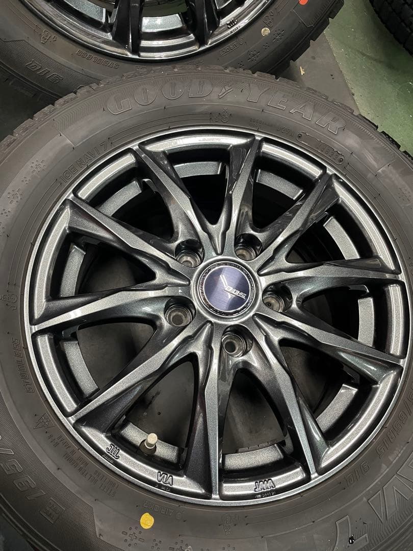 [バリ溝]195/65R15国産スタッドレスタイヤセットセレナC27 ③