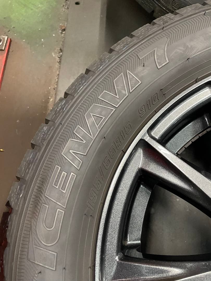 [バリ溝]195/65R15国産スタッドレスタイヤセットセレナC27 ③