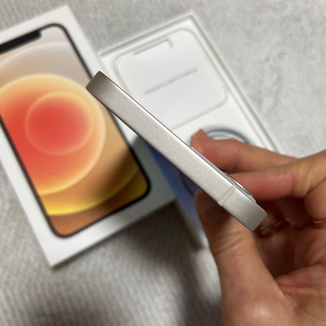 美品 Apple iPhone 12 ホワイト 本体128GB SIMフリー