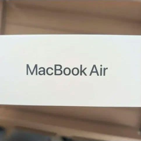 【新品】Apple MacBook Air (M2, 256GB, 16GB)