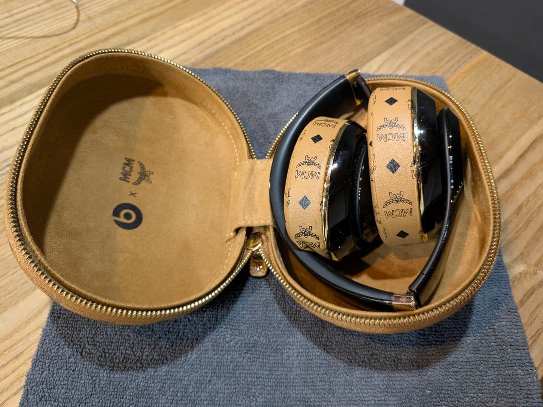 ※ポーチメイン出品 【MCMコラボ 】BeatsStudio　ヘッドフォンポーチ