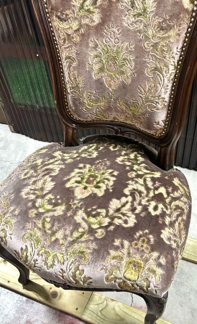 N2277 カリモク　ドマーニ　金華山　ルイ15世　鋲打ち　ダイニングチェア