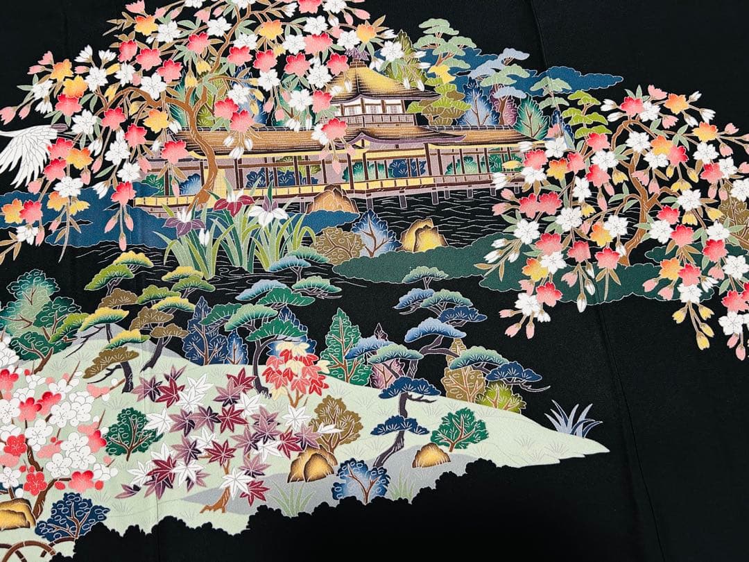作家物　縁起の良い郡鶴に美しい四季の花々が美しく品格溢れる黒留袖完全フルセット