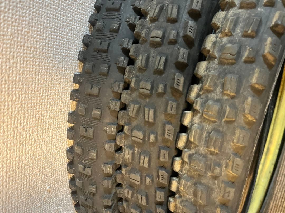 ダウンヒルタイヤセットASSEGAI 27.5 x 2.5 WT