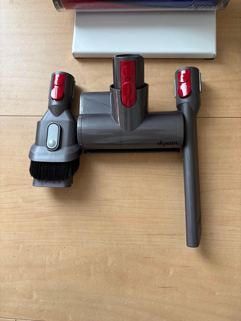 ダイソンv7fluffy originコードレスクリーナー　スタンドセット