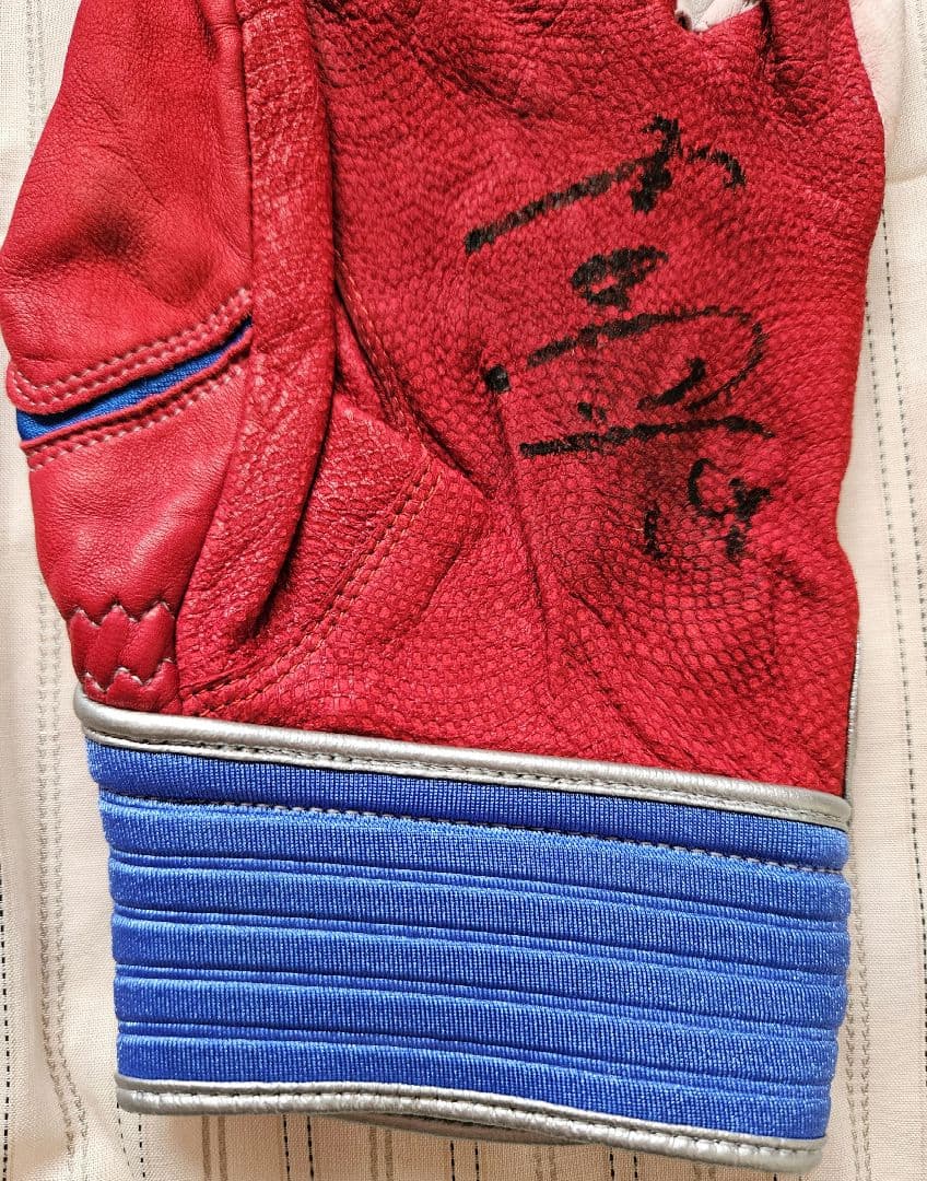 中日ドラゴンズ　吉見一起　練習着　バッティンググローブ　サイン入り