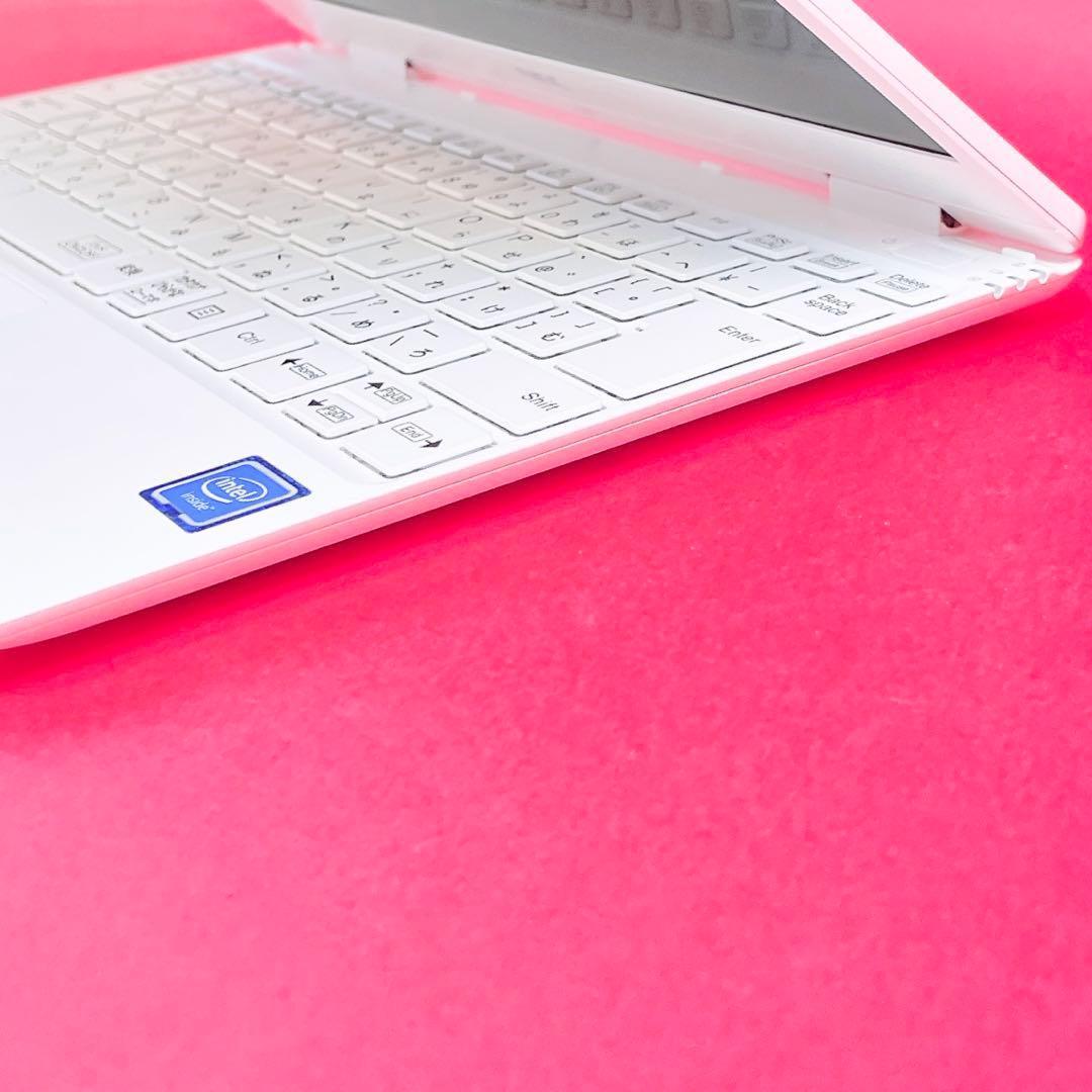 バッテリー良好❣️小型軽量✨️薄型ノートパソコン✨️可愛い白✨️サクサク動くSSDカメラ