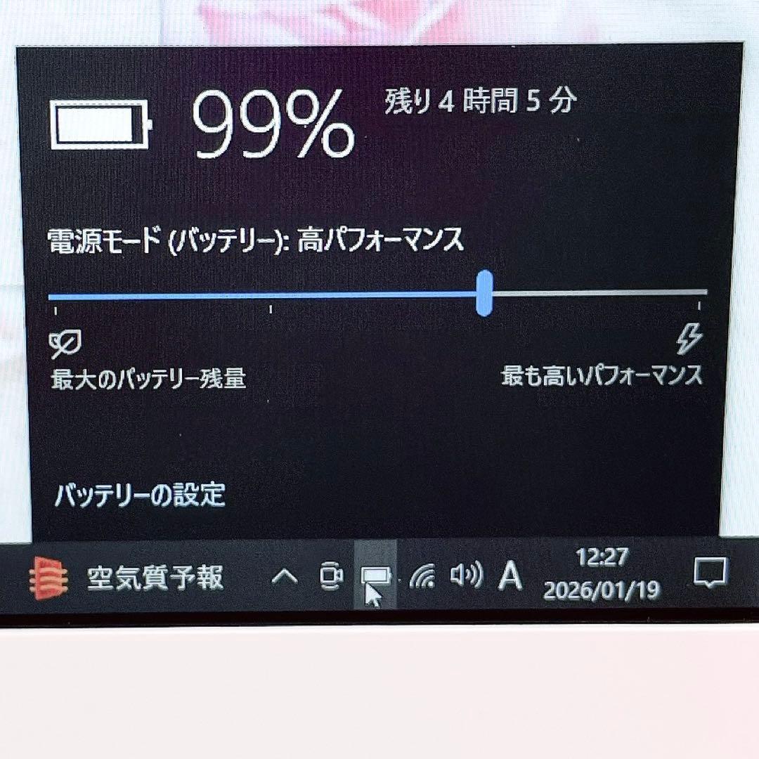 バッテリー良好❣️小型軽量✨️薄型ノートパソコン✨️可愛い白✨️サクサク動くSSDカメラ