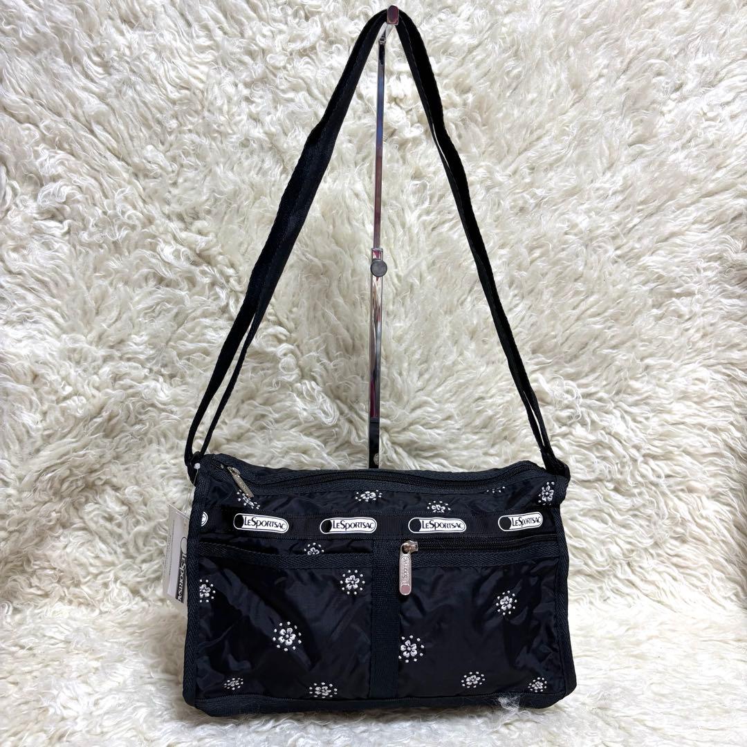 ❤️新品・タグ付き　LeSportsac 刺繍入りブラック ショルダーバッグ❤️
