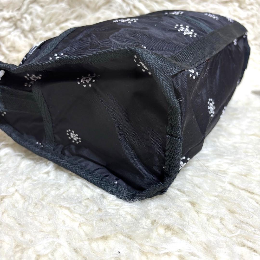 ❤️新品・タグ付き　LeSportsac 刺繍入りブラック ショルダーバッグ❤️