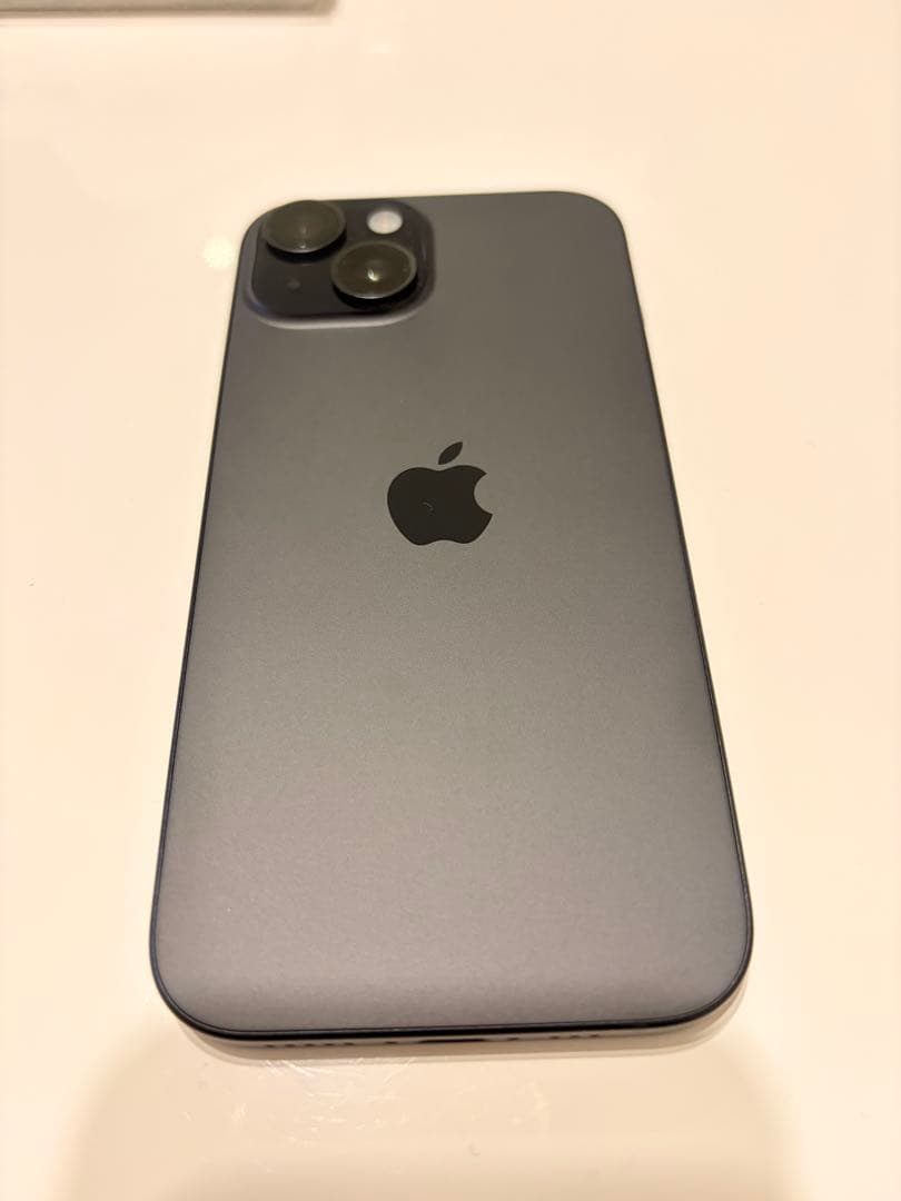 Apple iPhone 15 ブラック128gb 本体　バッテリー86%