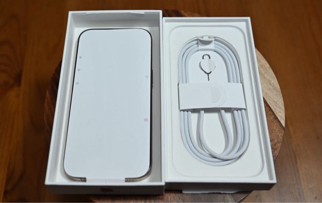 【美品】iPhone 16 Pro 1TB ガラスフィルム付き
