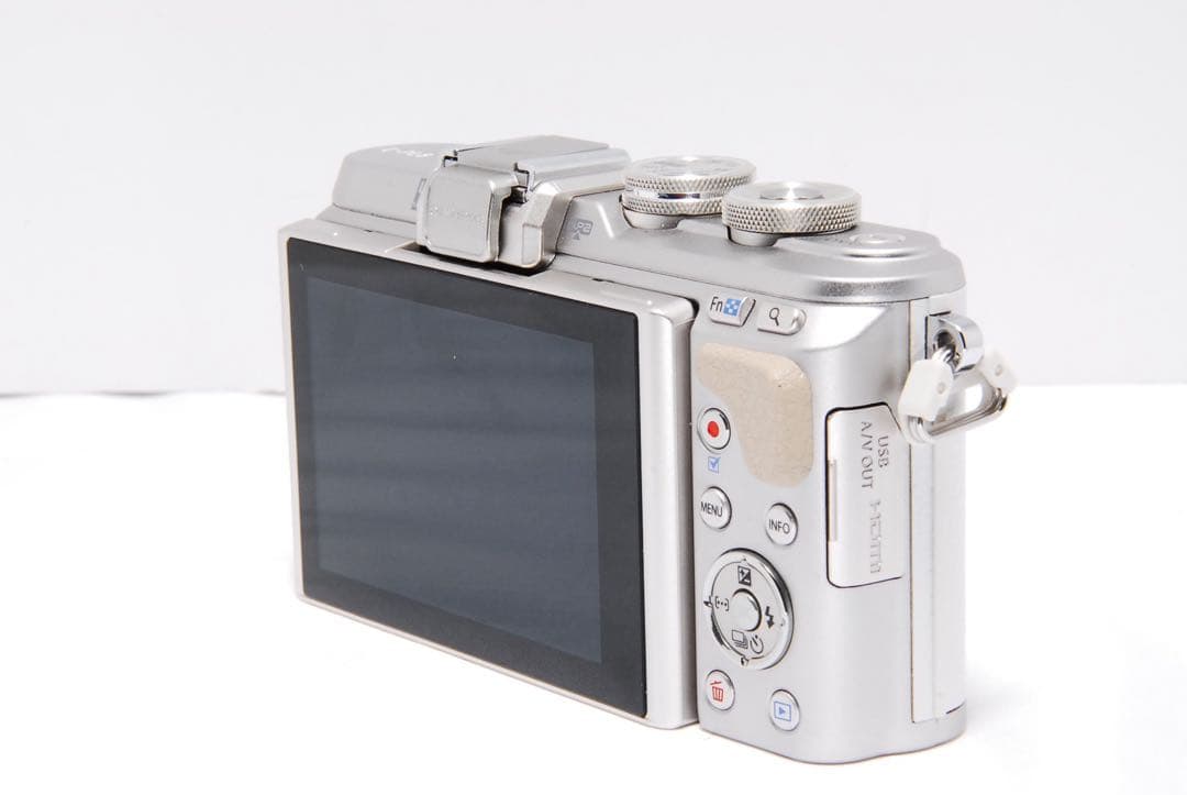 美品 OLYMPUS PEN E-PL8 レンズセット ホワイト S数 615回