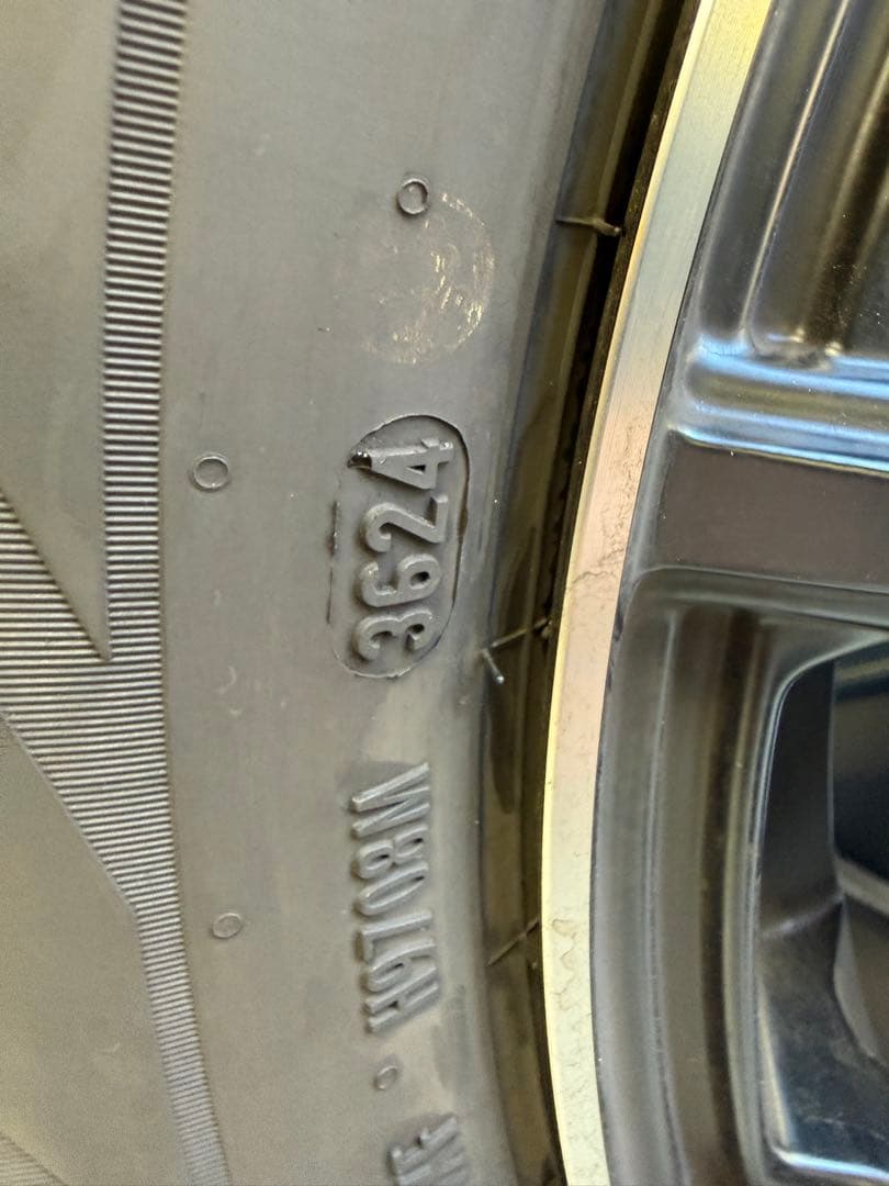 メルセデスベンツ GLB スタッドレスタイヤセット　235/55R18 バリ溝