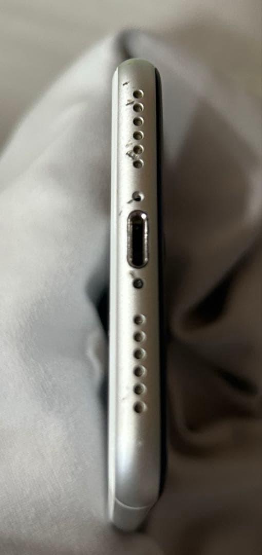 Apple iPhone SE (第2世代) ホワイト 本体