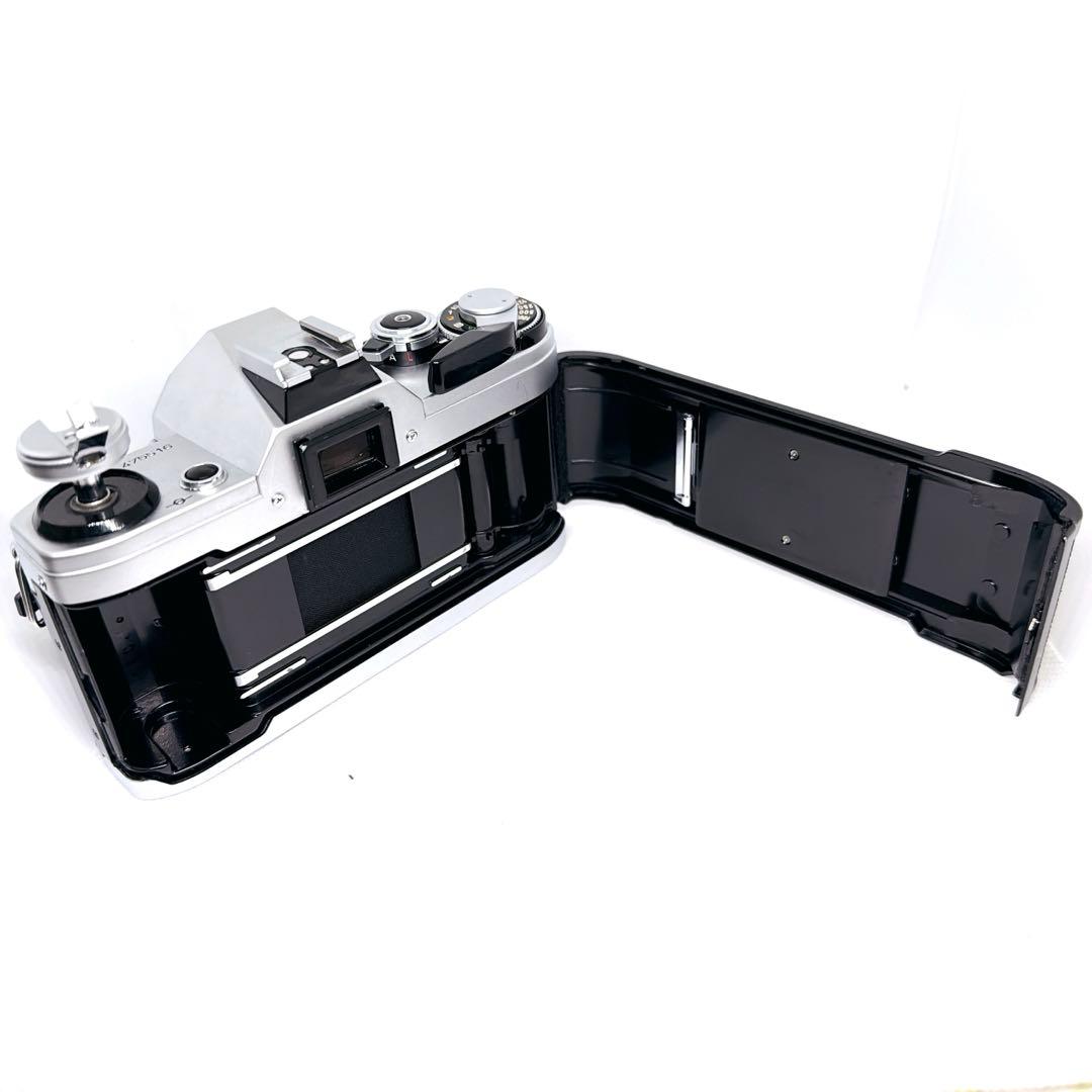 【極上品】 CANON AE-1 シルバー フィルムカメラ　ストラップ付 完動品
