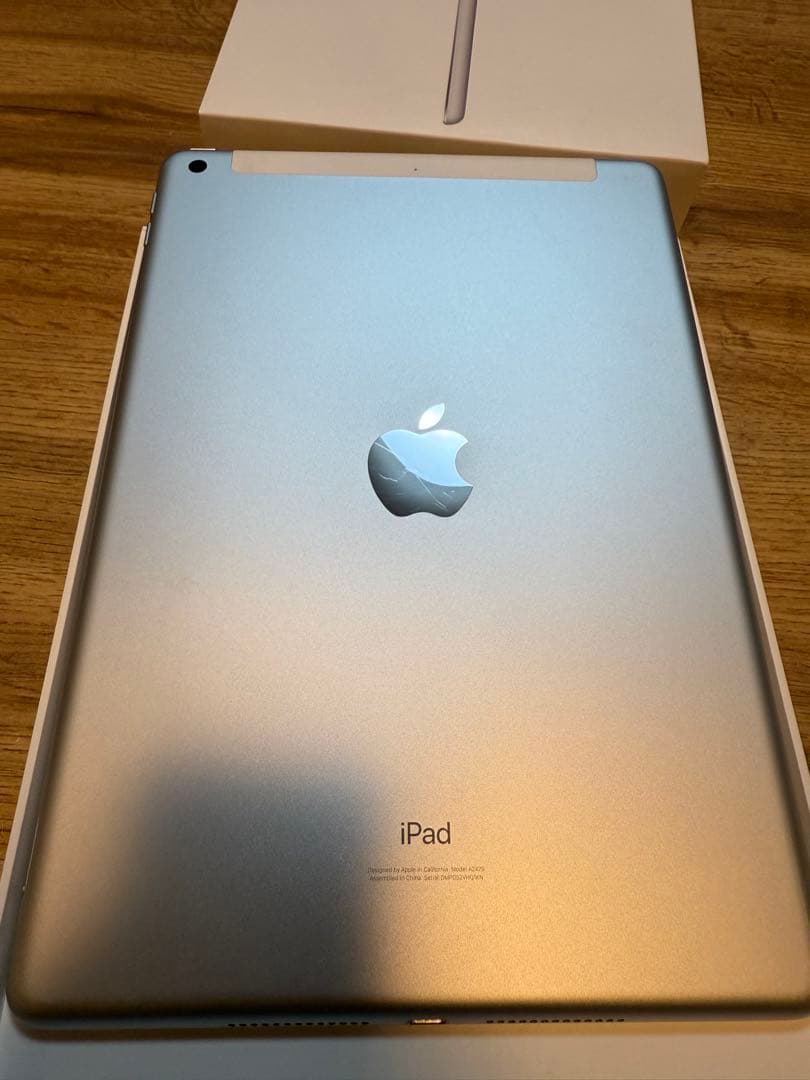 Apple iPad (第8世代) 32GB Wi-Fi + Cellular