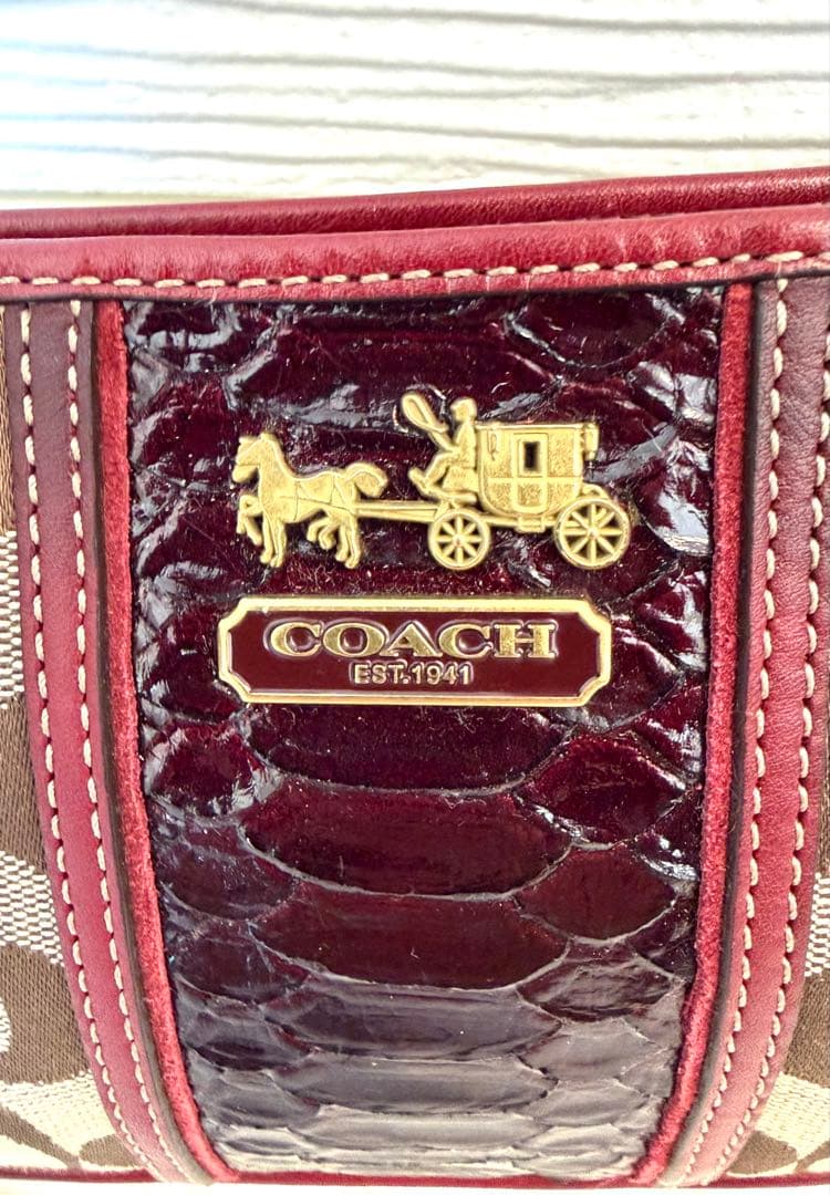 【美品レア】コーチ　アクセサリーポーチ　シグネチャー　ボルドー