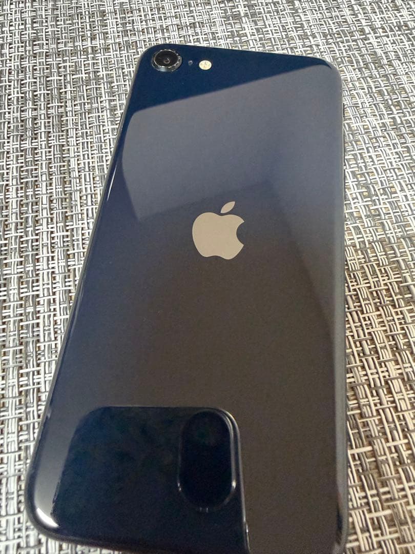 Apple iPhone SE 第3世代ブラック 本体(側面キズあり)