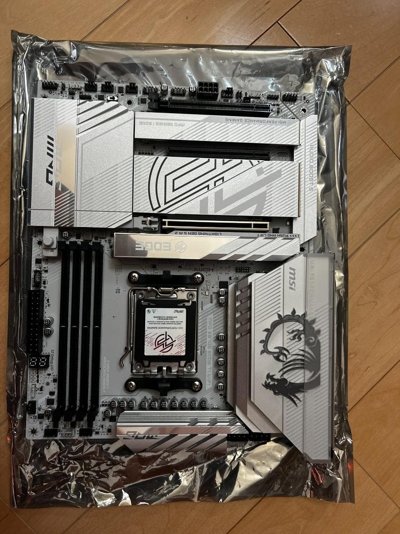 AMD AM5 白いマザー：MSI MPG X870E EDGE TI WIFI