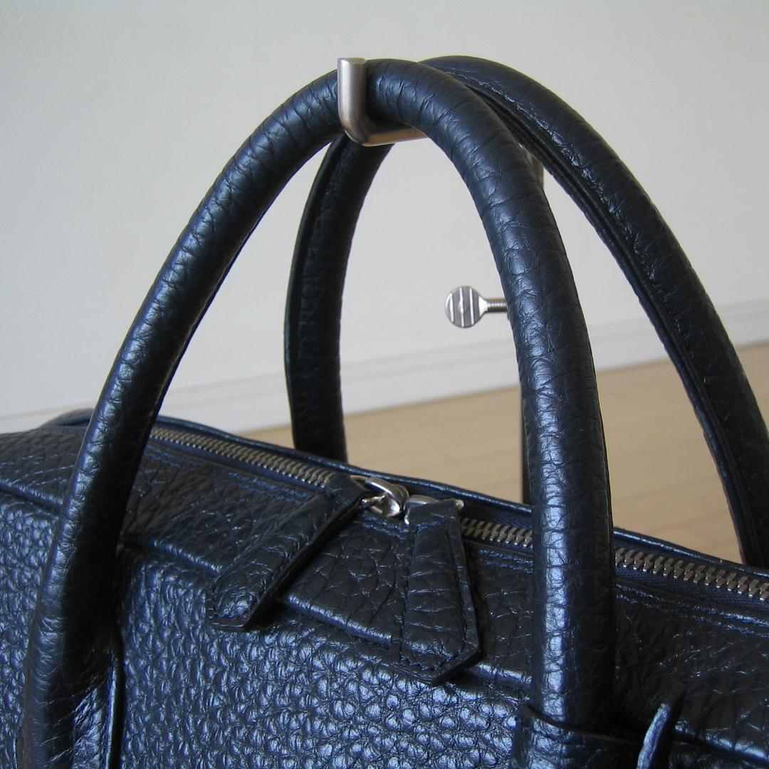 【極美品・定価85,800円】 hinn エンボスレザー ビジネスバッグ