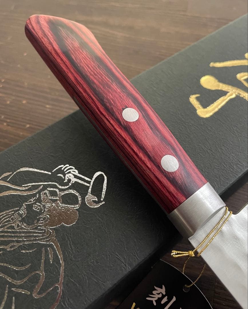 増谷刃物 訓平作 三徳包丁 VG10ステンレス 積層槌目 刻流 口金有 レッド柄