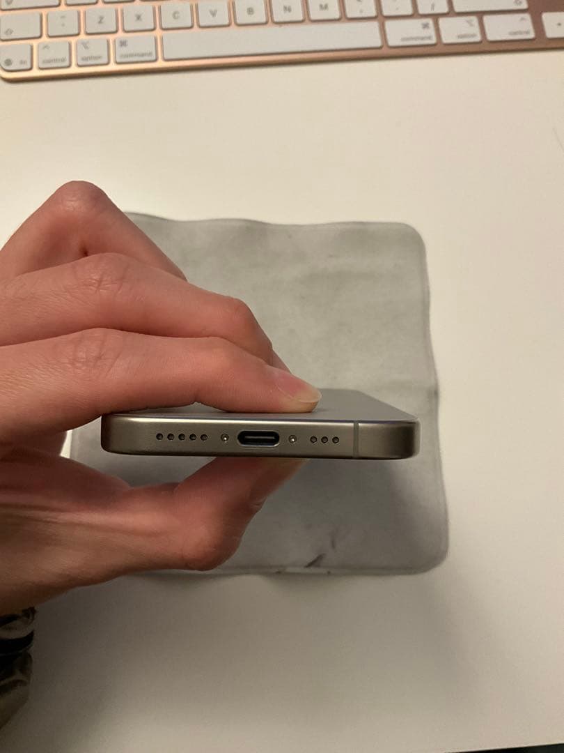 [美品]iPhone 15 Pro Natural Titanium 256GB