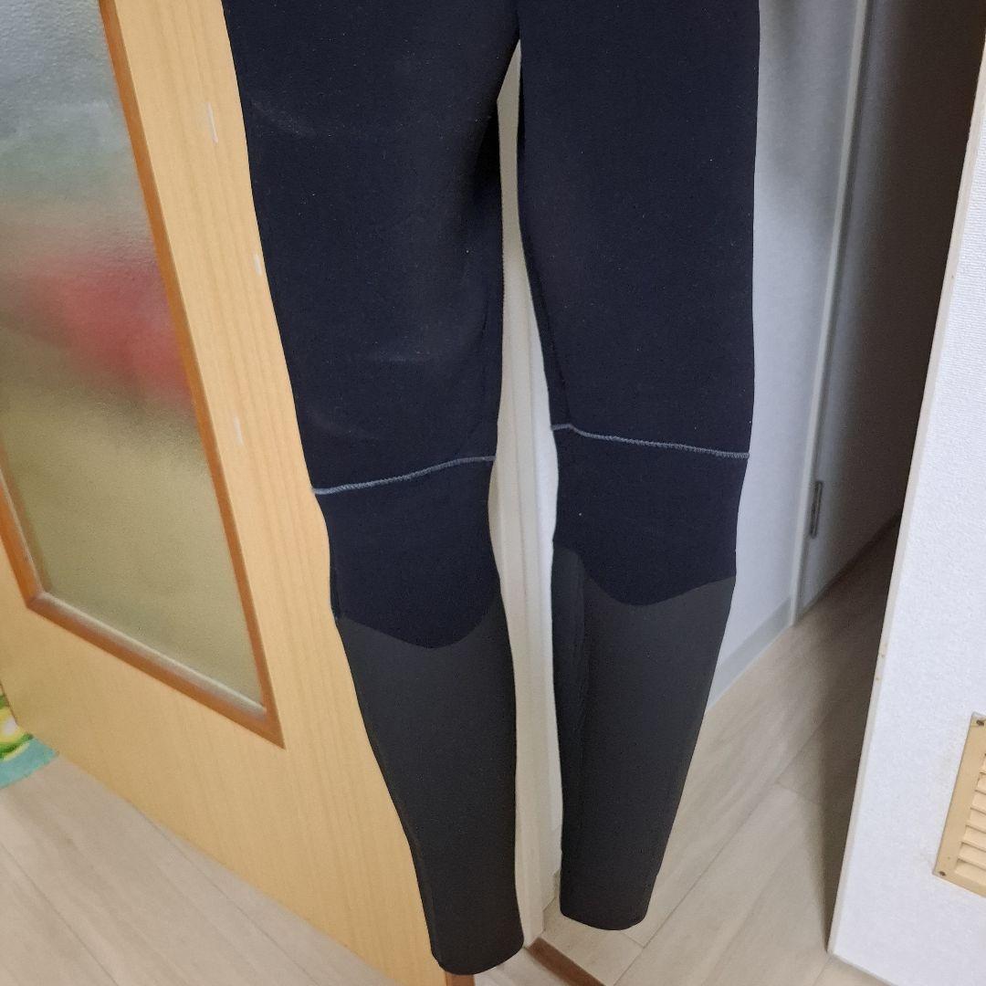 裏地オレンジ、黒とグレーのセミドライスーツ MLサイズ