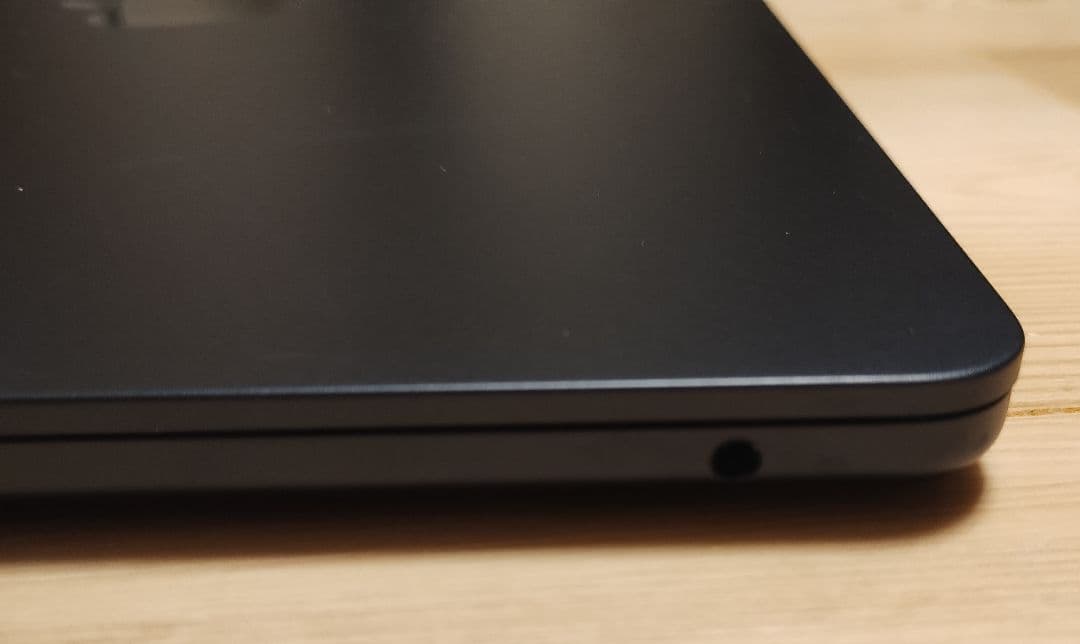 【液晶難有】Apple Macbook Air 13インチ MC7X4J/A