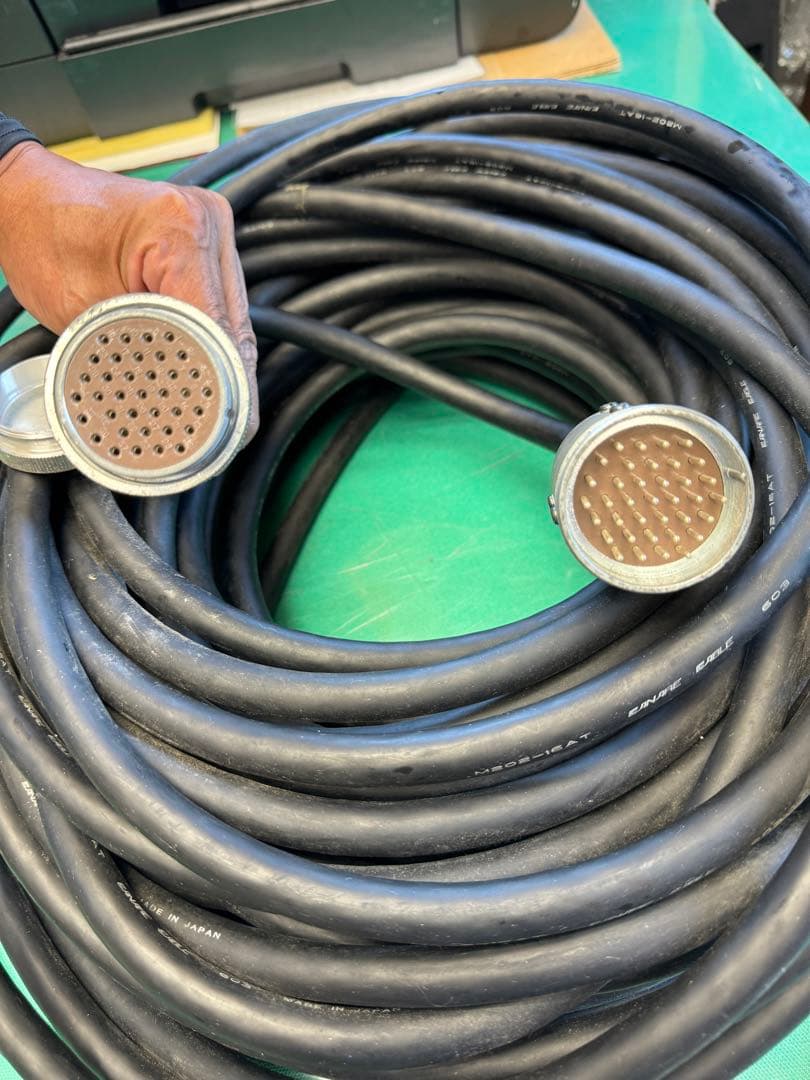 特殊ケーブル　キャップ芯数は37本　約53m