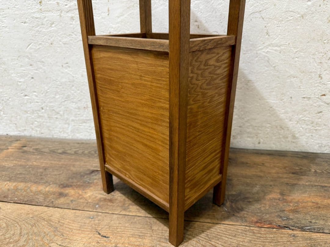 1178 小ぶりなサイドテーブル　陳列台　展示台　花台　古家具　レトロ　和モダン