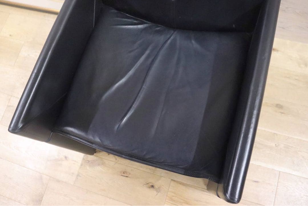 GMGK341B○Artfort / アーティフォート イージーチェア 黒 本革