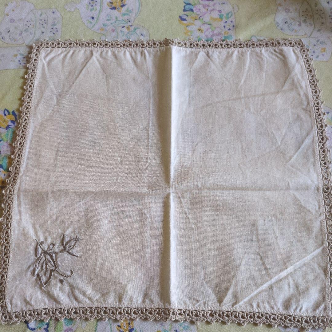 美品　テーブルクロス 約62cm四角 刺繍、縁取りレース ナプキン4枚付