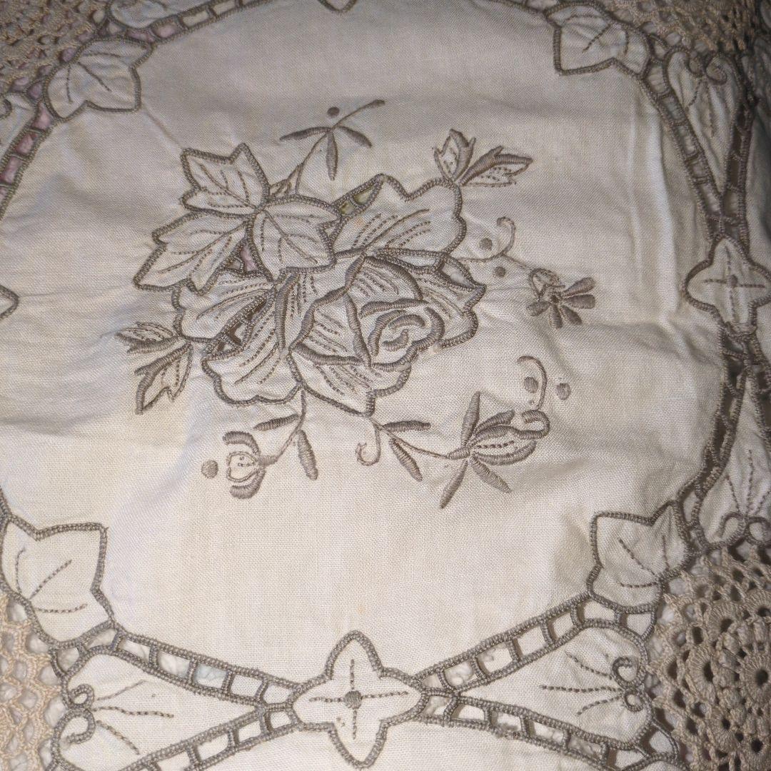 美品　テーブルクロス 約62cm四角 刺繍、縁取りレース ナプキン4枚付