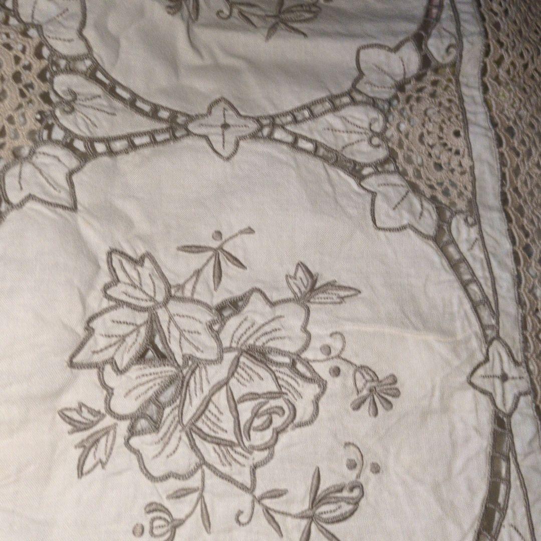 美品　テーブルクロス 約62cm四角 刺繍、縁取りレース ナプキン4枚付
