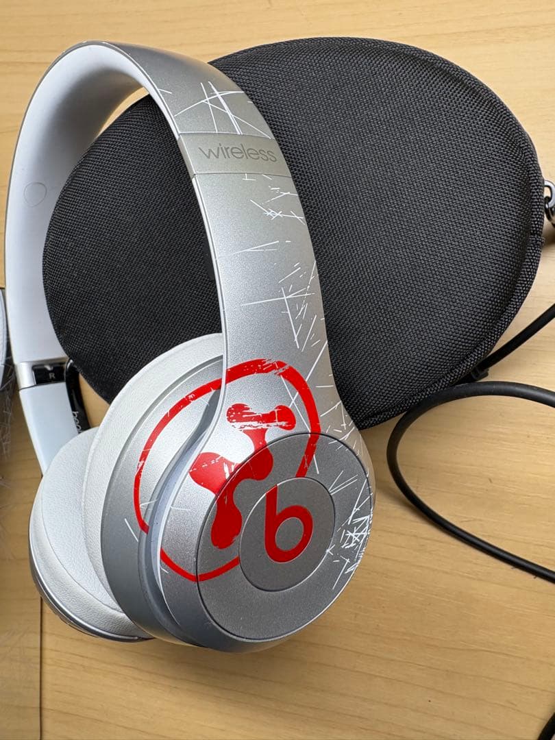 Mowalola × Beats コラボヘッドフォン シルバー