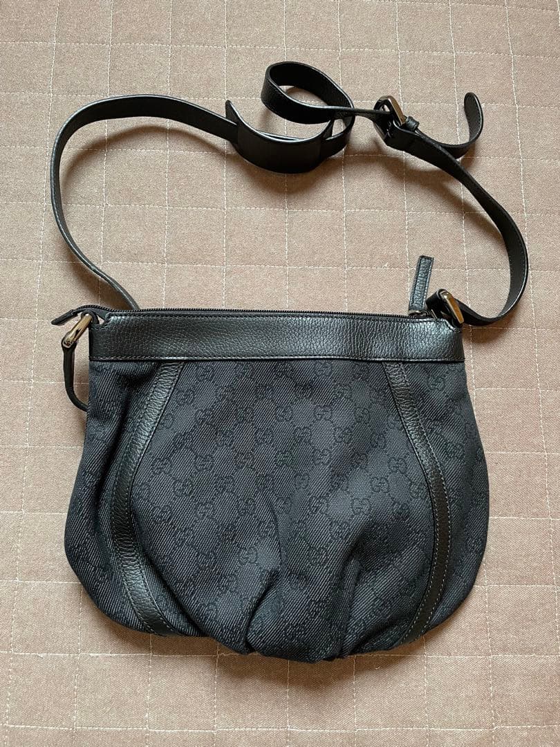 GUCCI グッチ GGキャンバス ショルダーバッグ 黒