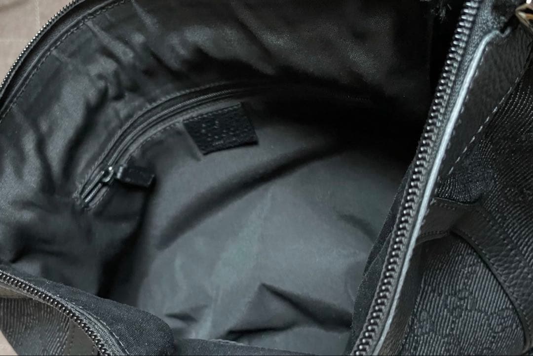 GUCCI グッチ GGキャンバス ショルダーバッグ 黒