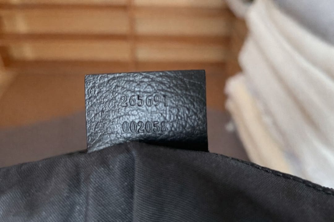 GUCCI グッチ GGキャンバス ショルダーバッグ 黒