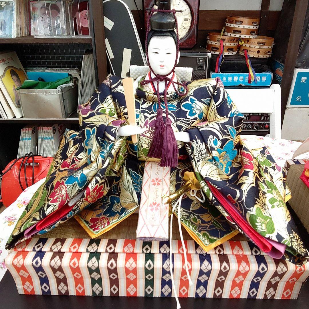 親王平飾り　特選十二単衣びな　台から人形まで　縦26cm　橫38cm　高さ34