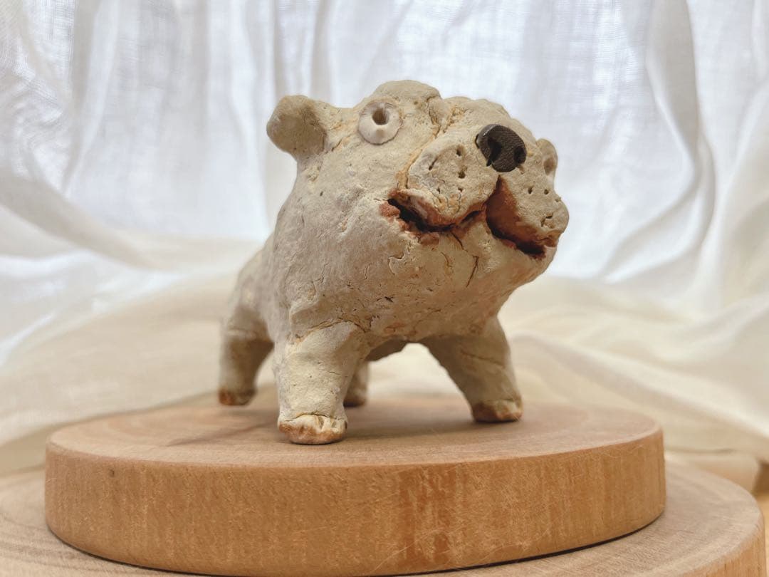 前川幸市　犬　ブルドッグ　置物　陶芸　作家　垂れ耳　白い犬