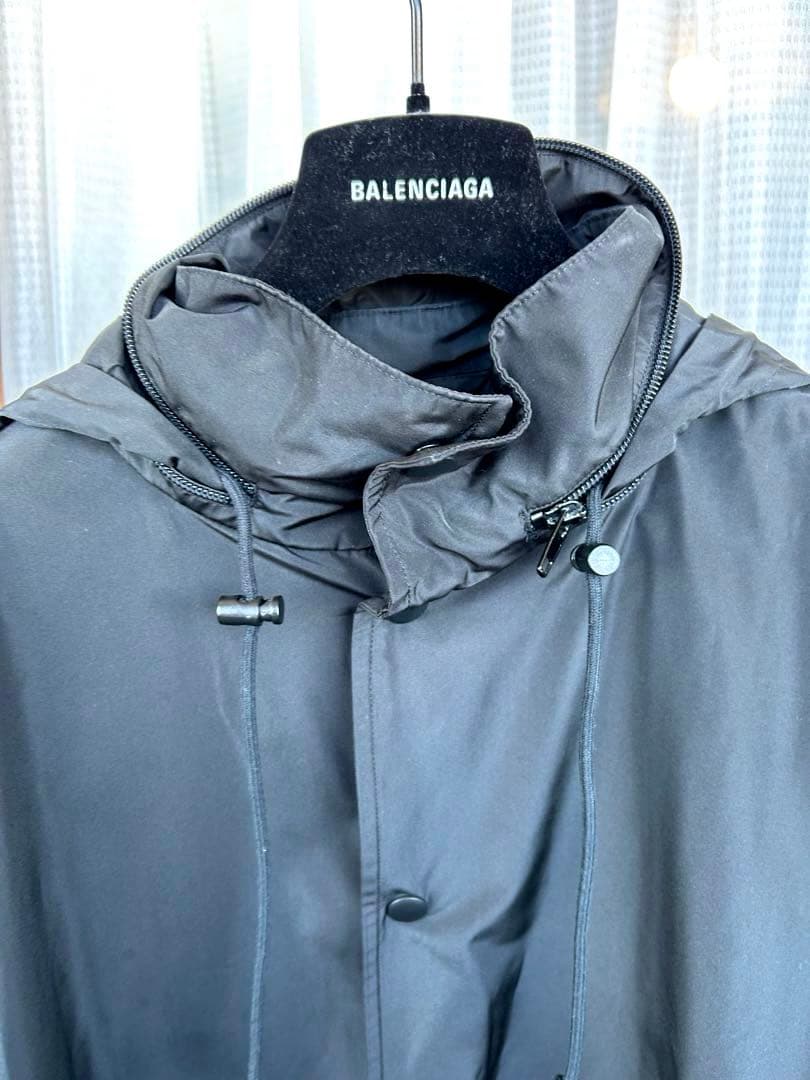 BALENCIAGA 黒 ナイロンジャケット バックプリント　フード収納
