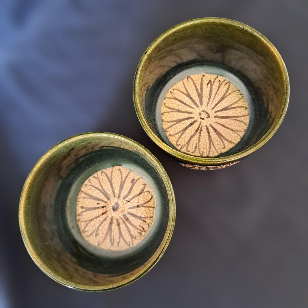 「菊花に、織部(おりべ)の深い緑」京焼き向付(直径9.5cm) 2客セット　骨董